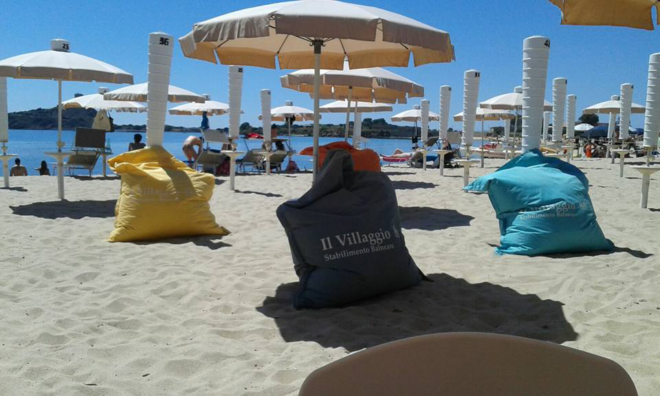 pouf giganti spiaggia